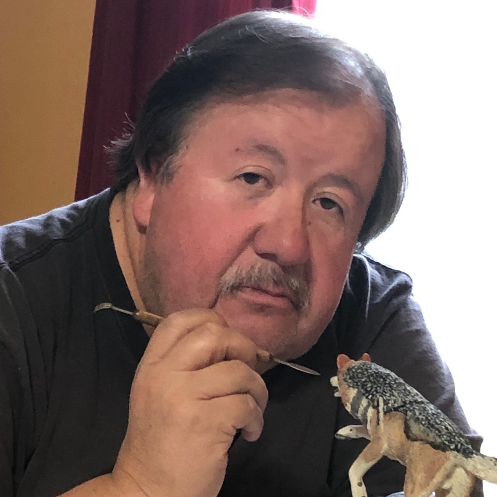 Meet your Posher, Donato. I’m a wildlife polymer clay sculptor. High detail.